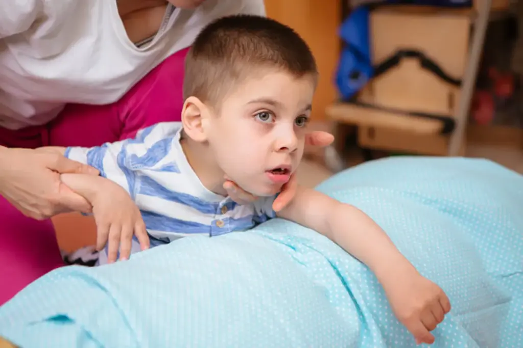 Best Homeopathic Doctor in Multan Homeopathic doctor consulting a child patient in Multan